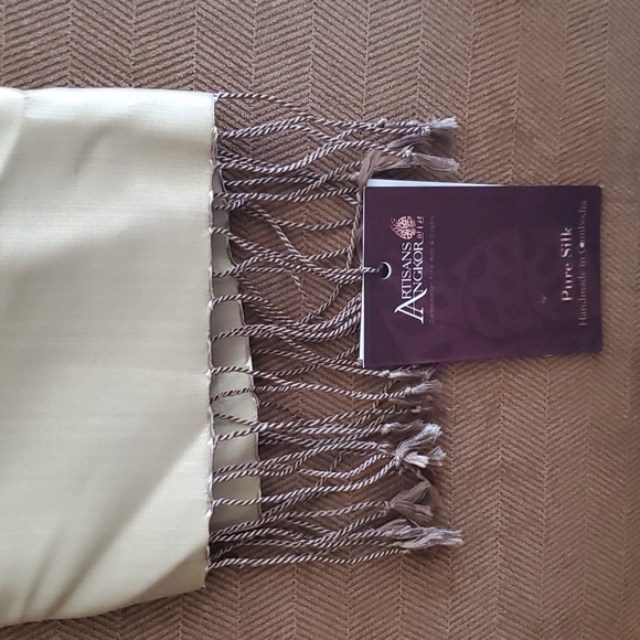 scarf. Pure silk ARTISANS ANGKOR - Picture 2 of 10